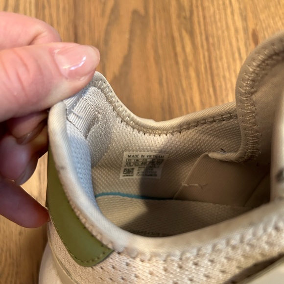 Adidas cross training running shoe in beige cream and sage green size USA 13 - Picture 2 of 9